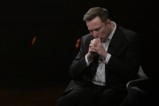 荆门特斯拉股价收涨超3%：特朗普无意沟通，马斯克父亲劝儿子低头