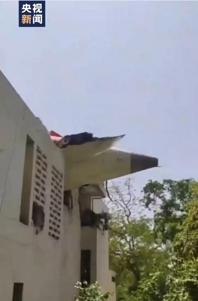 印度一波音787客(🚐)机坠毁机上242人、地面5名学生遇难！我驻印度使馆：机上无中国籍乘客(🆘)